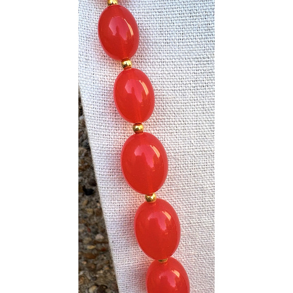 Vintage Joan Rivers Red Acrylic Lucite Graduated Beaded Necklace Gold Tone 32" - Picture 3 of 6